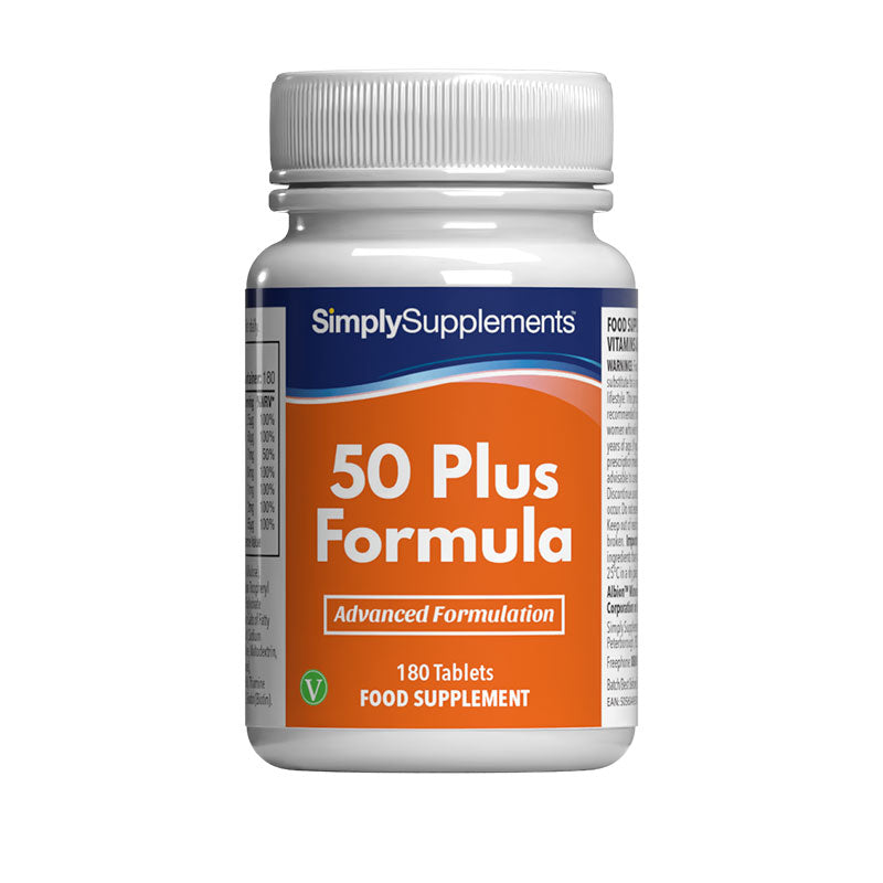 Flacone di integratore etichettato “50 Plus Formula Simply Supplements” con etichetta arancione su sfondo bianco.