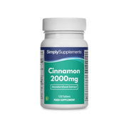 Flacone di integratore etichettato “Cannella 2000mg Simply Supplements” con etichetta verde su sfondo bianco.