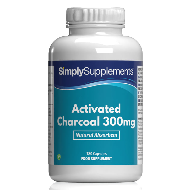 Flacone di integratore etichettato “Carbone Attivo 300mg Simply Supplements” con etichetta blu su sfondo bianco.
