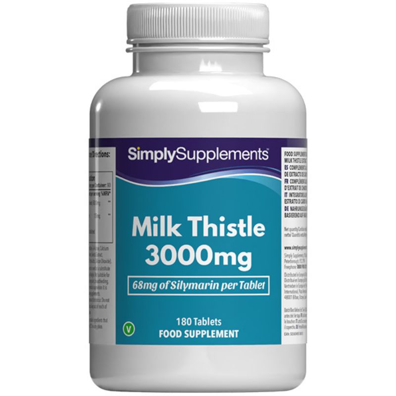 Flacone di integratore etichettato “Cardo Mariano 3000mg Simply Supplements” con etichetta blu su sfondo bianco.