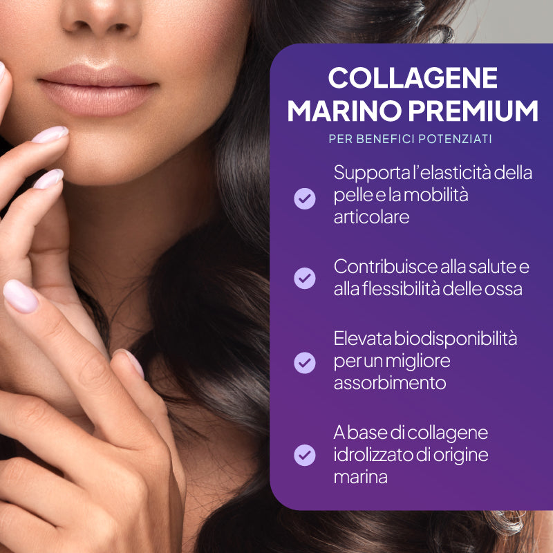 Primo piano della parte inferiore del viso e delle mani di una donna, con una scritta in italiano su un pannello viola che recita “COLLAGENE MARINO PREMIUM PER BENEFICI POTENZIATI” ed elenca i benefici per l’elasticità della pelle, la mobilità articolare, la flessibilità ossea, l’assorbimento e la base di collagene marino.