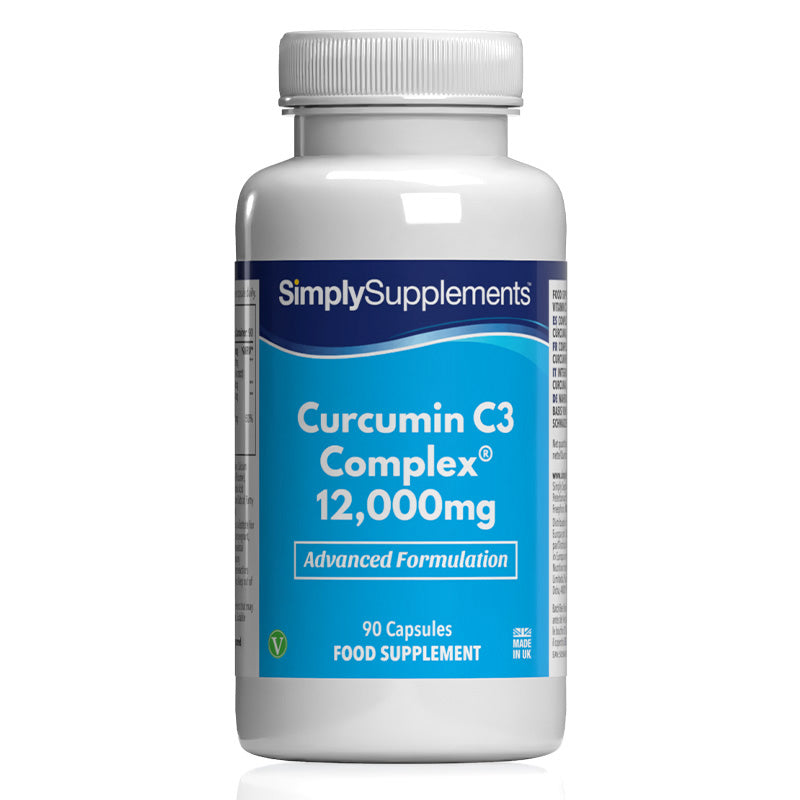 Flacone di integratore etichettato “Complesso di Curcuma 12000mg Simply Supplements” con etichetta celeste su sfondo bianco.