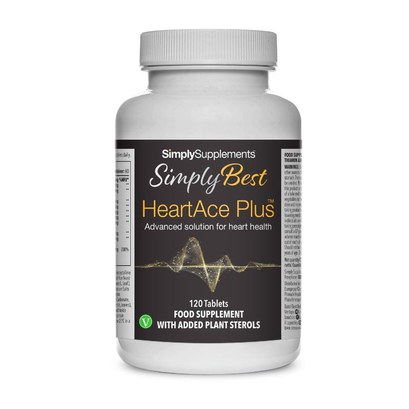 Flacone di integratore etichettato “Heart Ace Plus Simply Supplements” con etichetta nera su sfondo bianco.