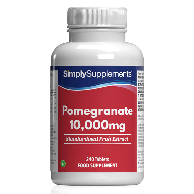 Flacone di integratore etichettato “Melagrana 10.000mg Simply Supplements” con etichetta rossa su sfondo bianco.