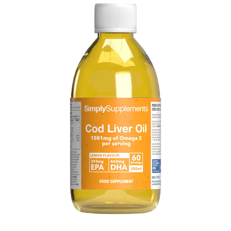 Flacone di integratore etichettato “Olio di Fegato di Merluzzo Liquido Simply Supplements” con etichetta gialla su sfondo bianco.