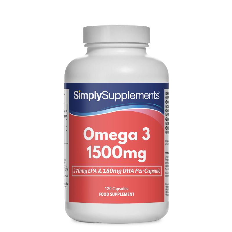 Flacone di integratore etichettato “Omega 3 1500mg Simply Supplements” con etichetta rossa su sfondo bianco.