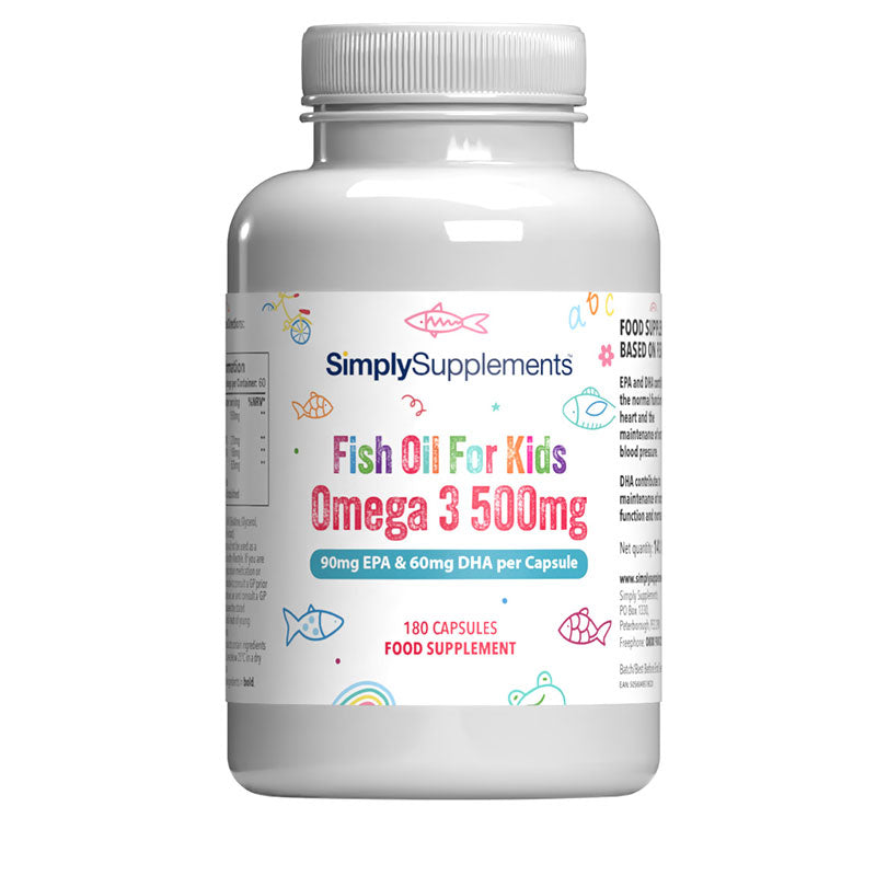 Flacone di integratore etichettato “Omega 3 500 mg per bambini Simply Supplements” con etichetta bianca su sfondo bianco.