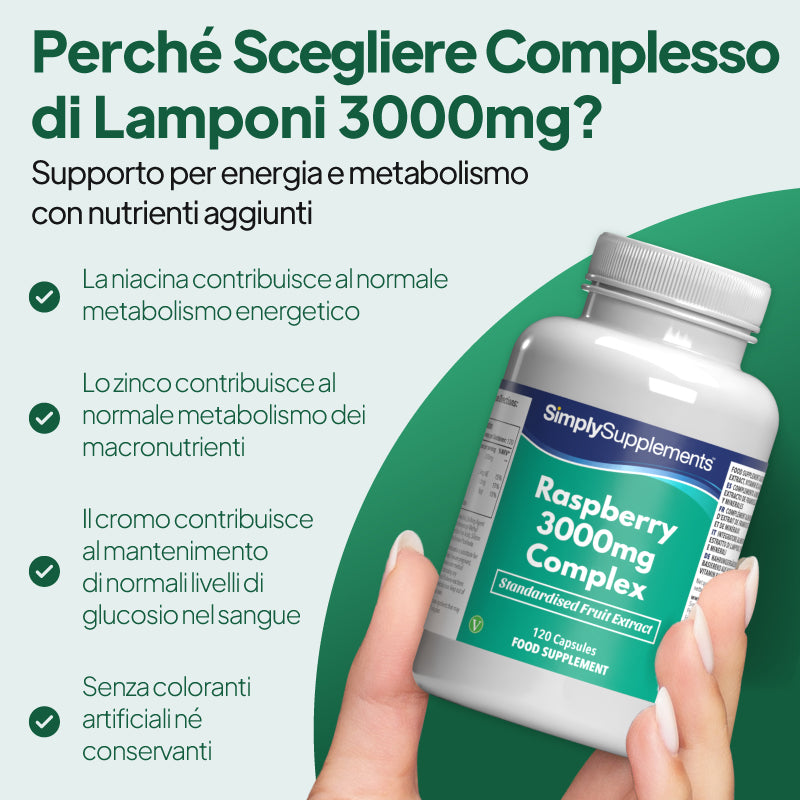 Una mano regge un flacone bianco dell’integratore alimentare SimplySupplements Raspberry 3000mg Complex su uno sfondo promozionale verde e bianco, con un testo in italiano che ne descrive i benefici.
