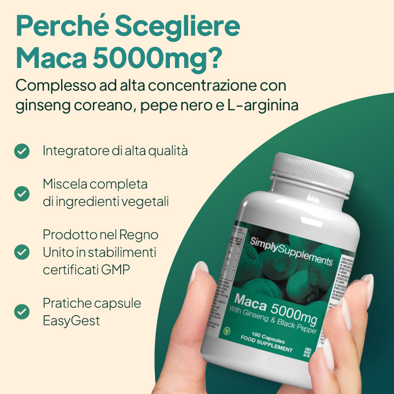 Immagine illustrativa delle caratteristiche del prodotto "Simply Supplements Maca 5000 mg con ginseng e pepe nero", che mostra un primo piano del flacone su uno sfondo chiaro con un riquadro informativo bianco che elenca: integratori di alta qualità, formula studiata per il benessere e la vitalità, una miscela completa di ingredienti botanici, produzione nel Regno Unito in stabilimenti certificati GMP, ginseng coreano, pepe nero e L-arginina, e le pratiche capsule EasyGest.
