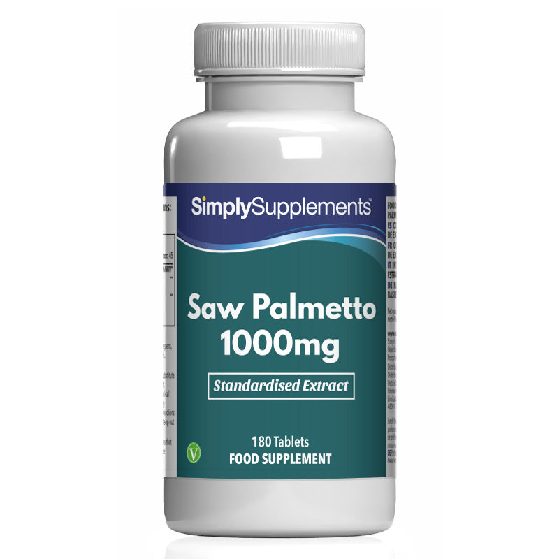 Una bottiglia di plastica bianca contenente l'integratore alimentare SimplySupplements Saw Palmetto da 1000 mg, con 180 compresse, su uno sfondo bianco pulito.