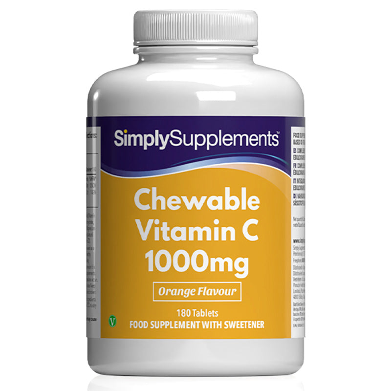 Flacone di integratore etichettato “Vitamina C Masticabile 1000 mg Simply Supplements” con etichetta gialla su sfondo bianco.