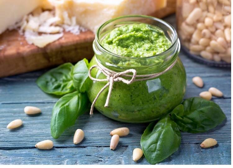 Un classico della cucina italiana: il pesto di basilico