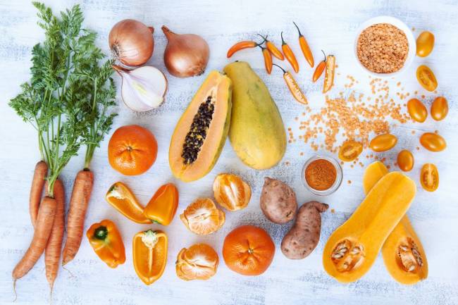Proprietà e benefici della frutta e verdura di colore arancione e gialla